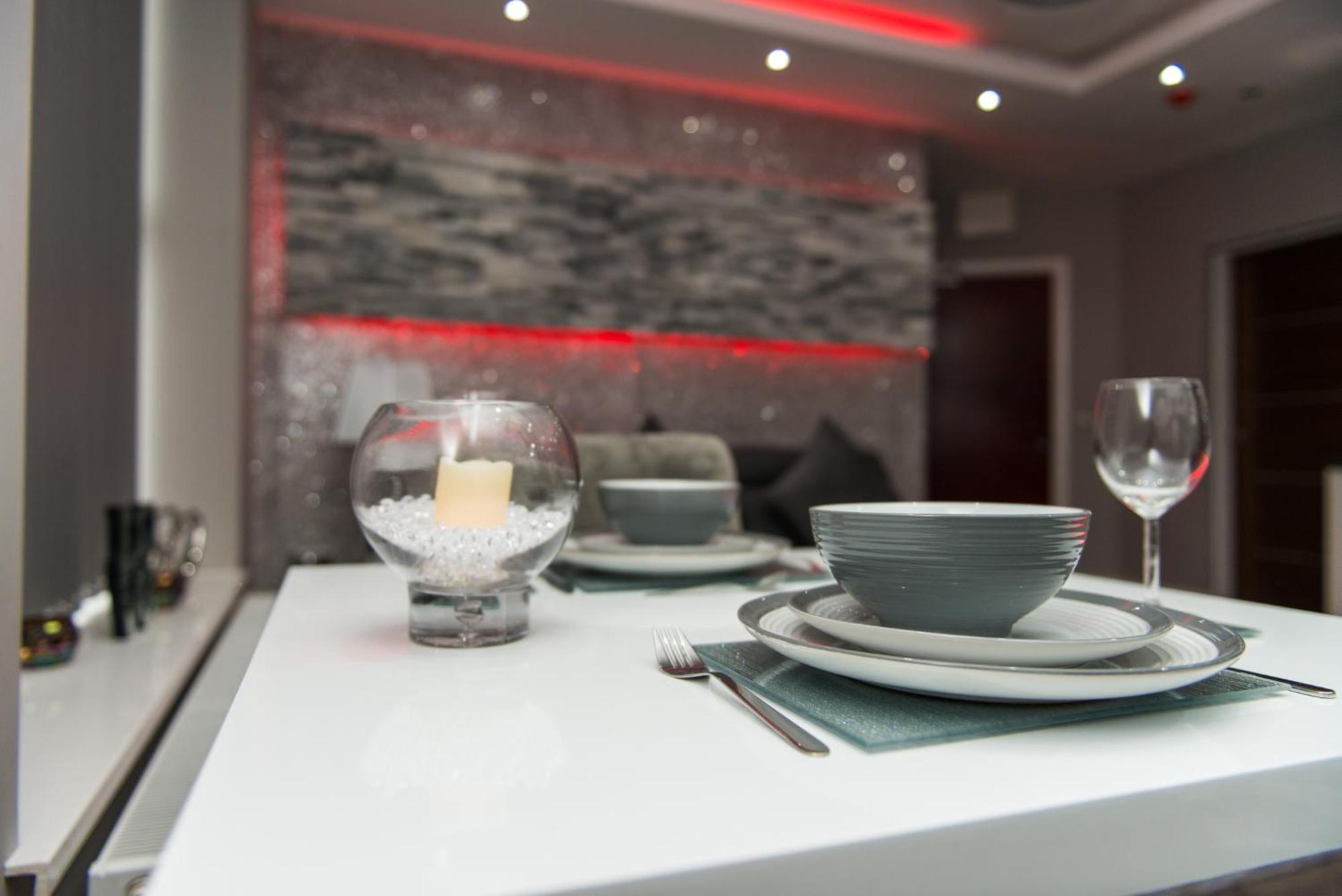 Aphrodite Suites Huddersfield Room photo